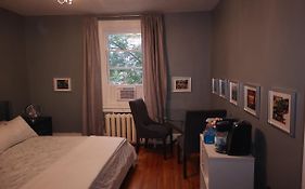 Room With King Bed In Shared 3 Bedroom Downtown