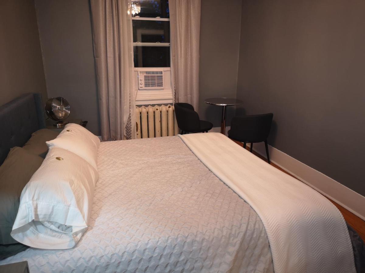 Room With King Bed In Shared 3 Bedroom Downtown Montreal Exterior foto
