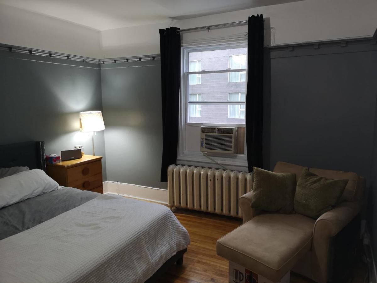 Room With King Bed In Shared 3 Bedroom Downtown Montreal Exterior foto