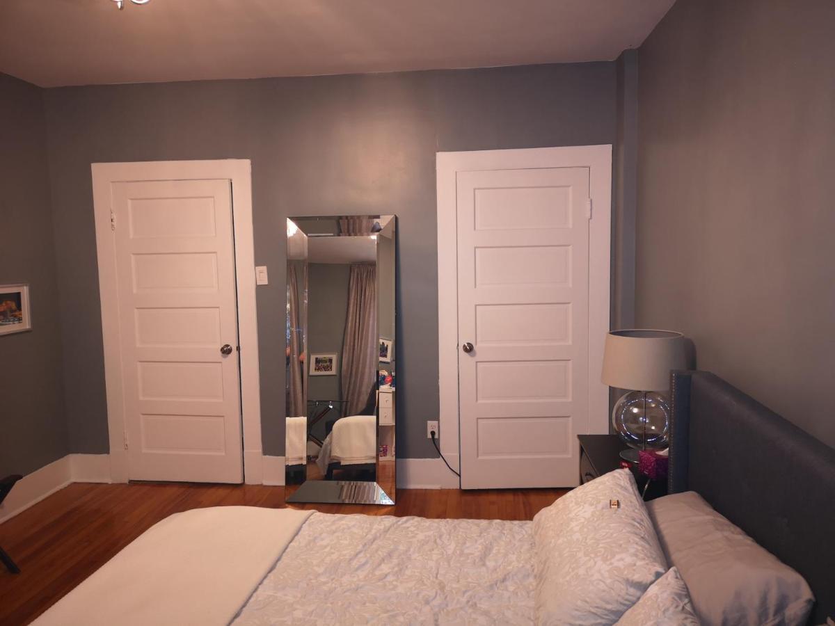 Room With King Bed In Shared 3 Bedroom Downtown Montreal Exterior foto