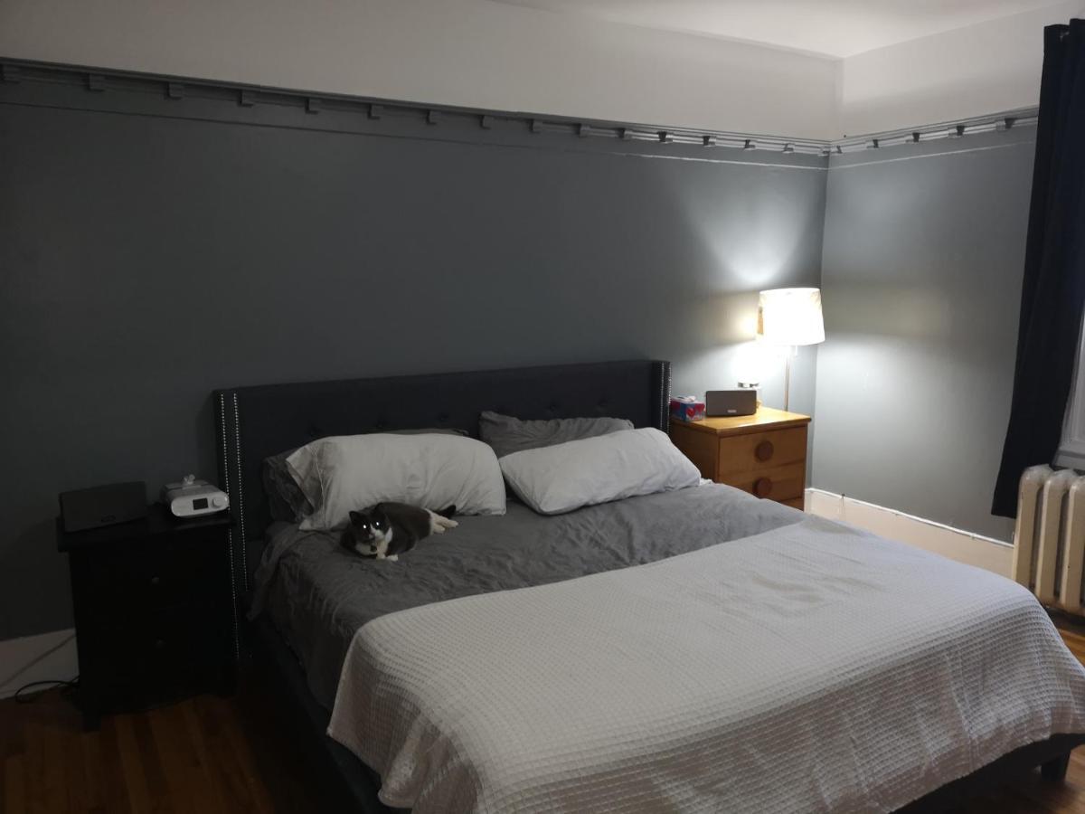 Room With King Bed In Shared 3 Bedroom Downtown Montreal Exterior foto
